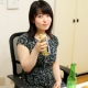 お酒を飲むと全裸になりたくなる熟女